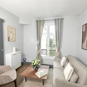 Eiffel Tower - Charming - 827 Apartment